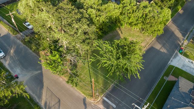 613 W Nazro Street, Baytown, TX 77520