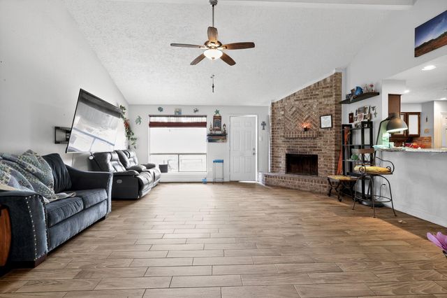 2795 Wood Hollow Drive, League City, TX 77573