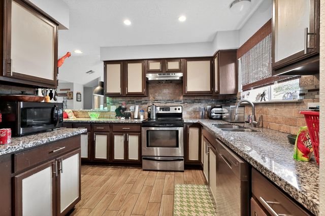 2795 Wood Hollow Drive, League City, TX 77573