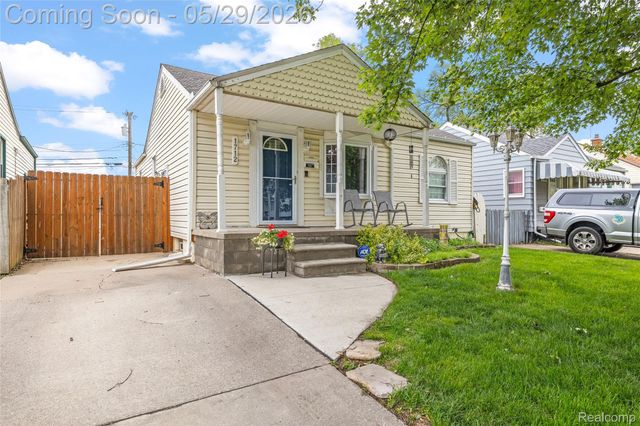 1712 Rose Avenue, Lincoln Park, MI 48146