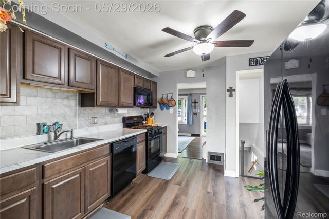 1712 Rose Avenue, Lincoln Park, MI 48146