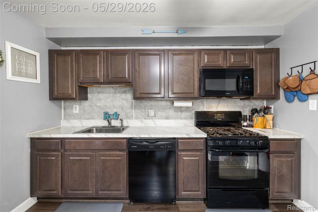 1712 Rose Avenue, Lincoln Park, MI 48146