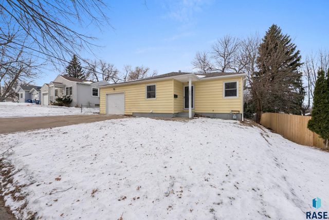 1005 S Tabbert Cir Circle, Sioux Falls, SD 57103