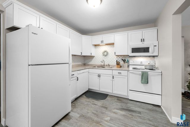 1005 S Tabbert Cir Circle, Sioux Falls, SD 57103