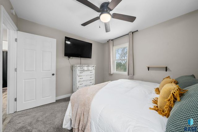 1005 S Tabbert Cir Circle, Sioux Falls, SD 57103