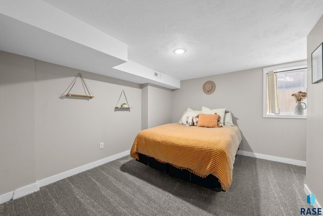 1005 S Tabbert Cir Circle, Sioux Falls, SD 57103