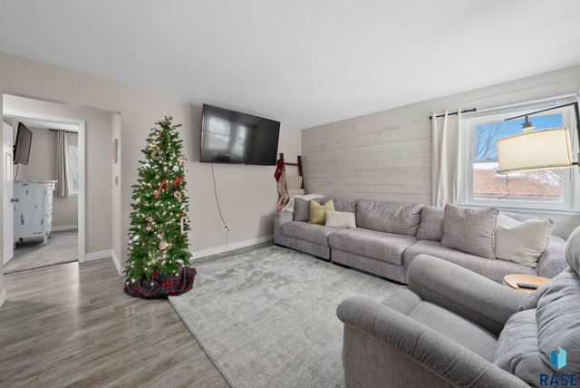 1005 S Tabbert Cir Circle, Sioux Falls, SD 57103