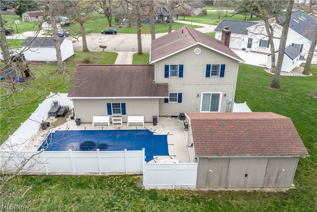1131 Millbrook Square NE, Bolivar, OH 44612