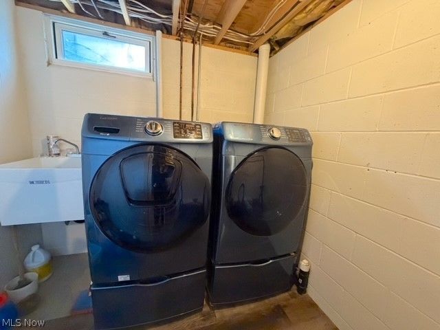 1131 Millbrook Square NE, Bolivar, OH 44612