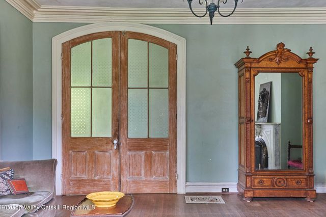31 Chestnut Street, Rhinebeck, NY 12572