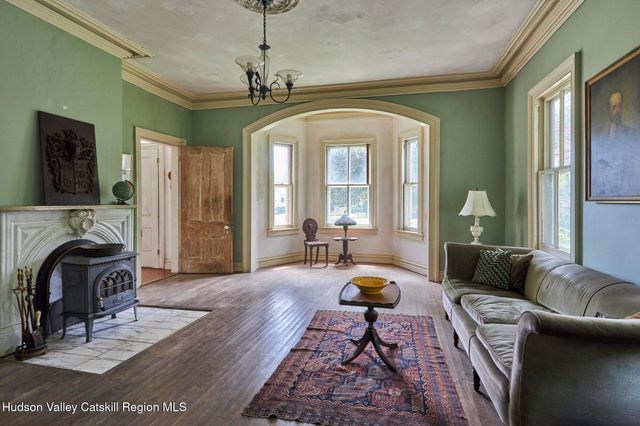 31 Chestnut Street, Rhinebeck, NY 12572