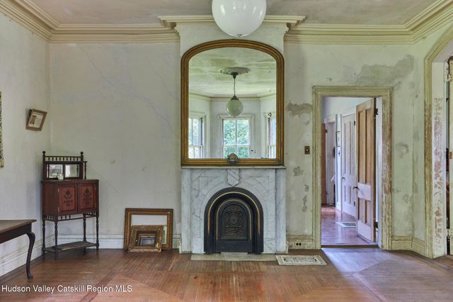 31 Chestnut Street, Rhinebeck, NY 12572