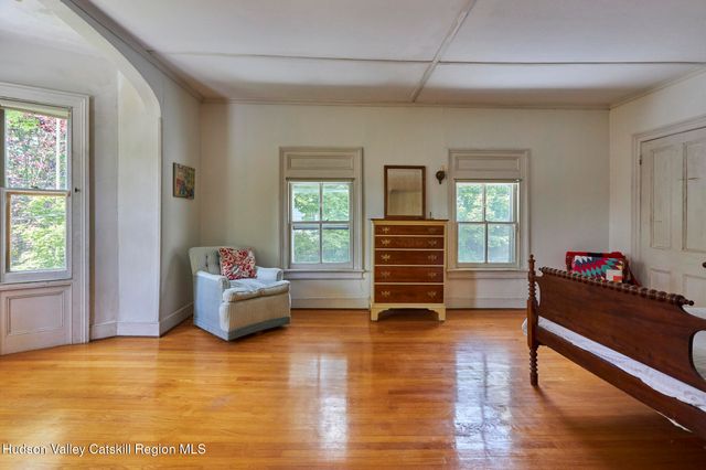 31 Chestnut Street, Rhinebeck, NY 12572