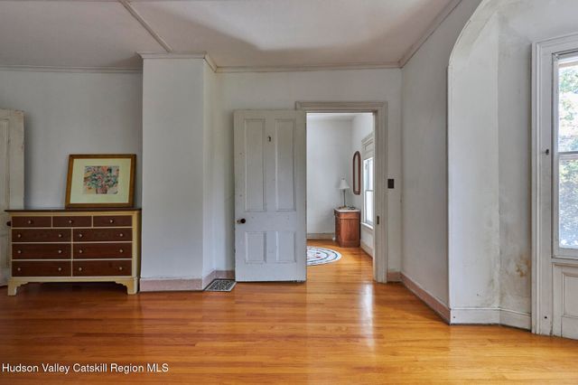 31 Chestnut Street, Rhinebeck, NY 12572