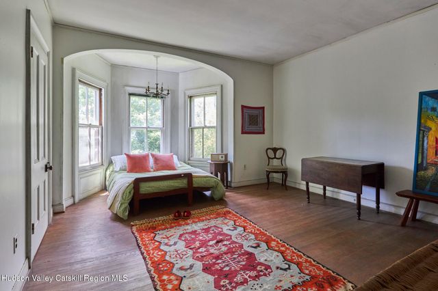 31 Chestnut Street, Rhinebeck, NY 12572
