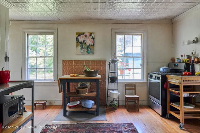 31 Chestnut Street, Rhinebeck, NY 12572