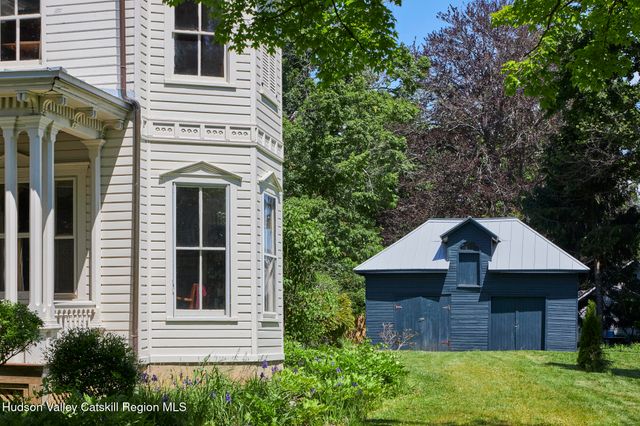 31 Chestnut Street, Rhinebeck, NY 12572