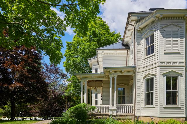 31 Chestnut Street, Rhinebeck, NY 12572