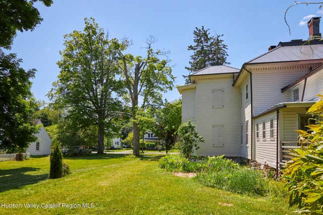31 Chestnut Street, Rhinebeck, NY 12572
