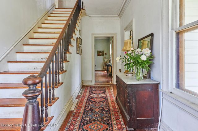 31 Chestnut Street, Rhinebeck, NY 12572