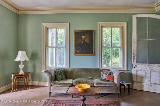 31 Chestnut Street, Rhinebeck, NY 12572