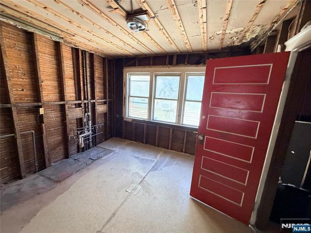 126 Chestnut Street, East Orange, NJ 07018