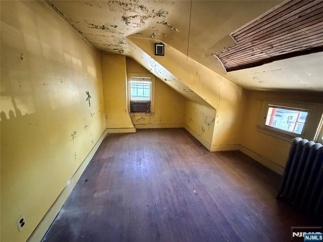 126 Chestnut Street, East Orange, NJ 07018