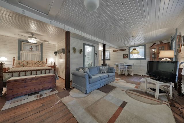 9875 Old Bridge Road, Terrell, TX 75160