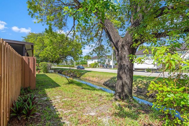 2361 SW 70th Avenue 47, Davie, FL 33317