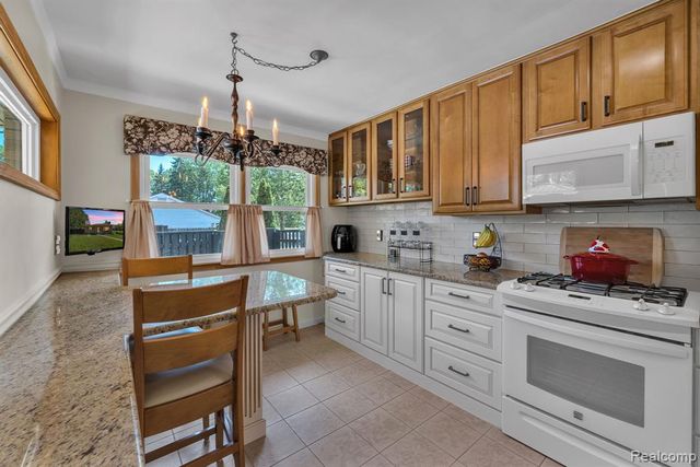 2963 Truwood Street, Trenton, MI 48183