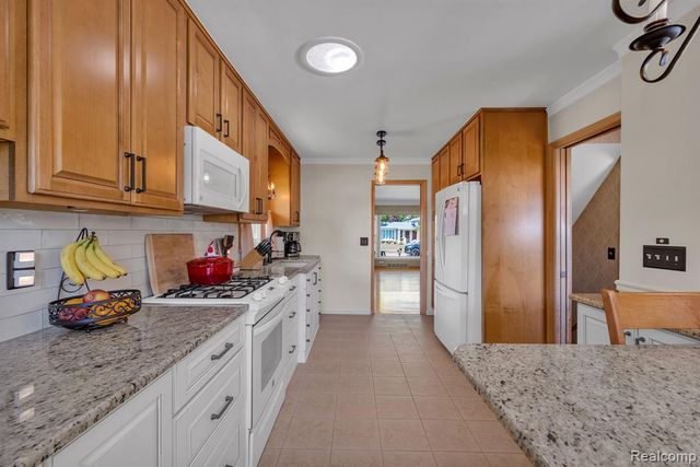 2963 Truwood Street, Trenton, MI 48183