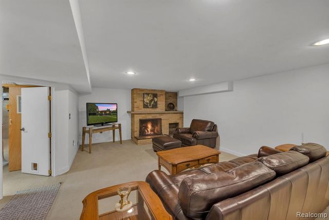 2963 Truwood Street, Trenton, MI 48183