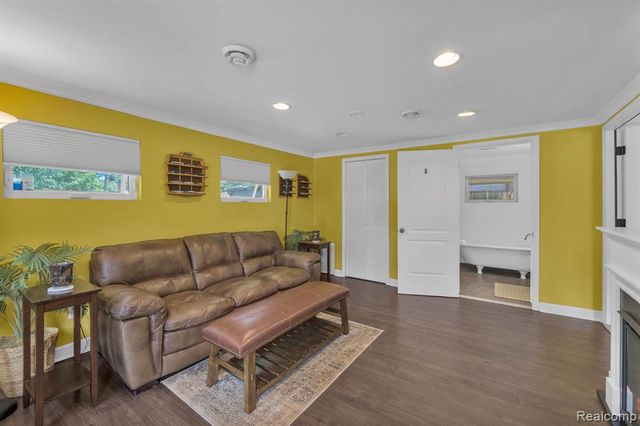 2963 Truwood Street, Trenton, MI 48183