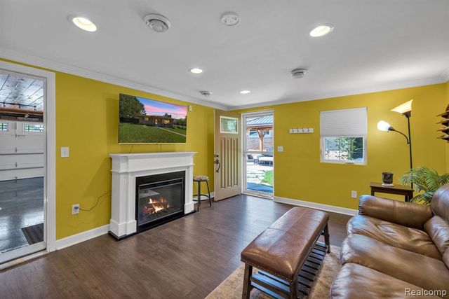 2963 Truwood Street, Trenton, MI 48183