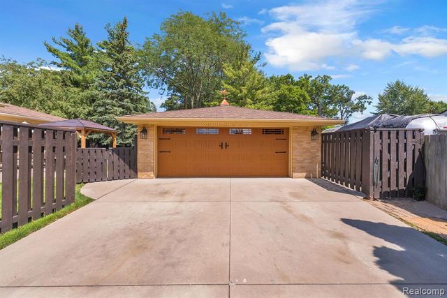 2963 Truwood Street, Trenton, MI 48183