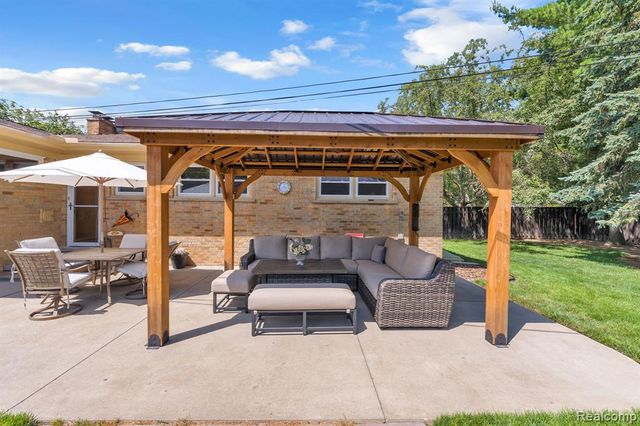 2963 Truwood Street, Trenton, MI 48183