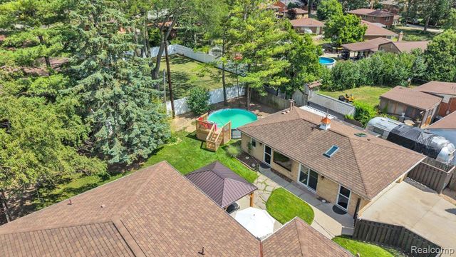 2963 Truwood Street, Trenton, MI 48183