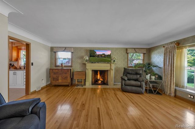 2963 Truwood Street, Trenton, MI 48183