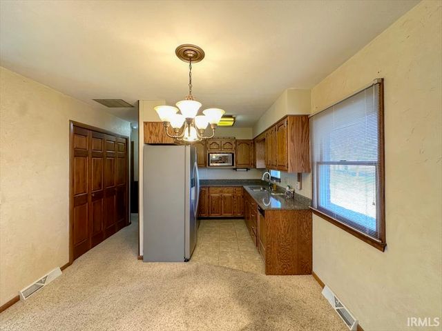 904 N HICKORY Lane, Kokomo, IN 46902