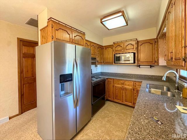 904 N HICKORY Lane, Kokomo, IN 46902