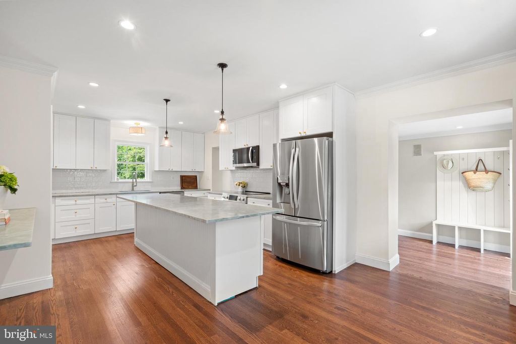 Image 10 of property listing at 10208 EDGEWOOD AVE, Silver Spring, MD 20901