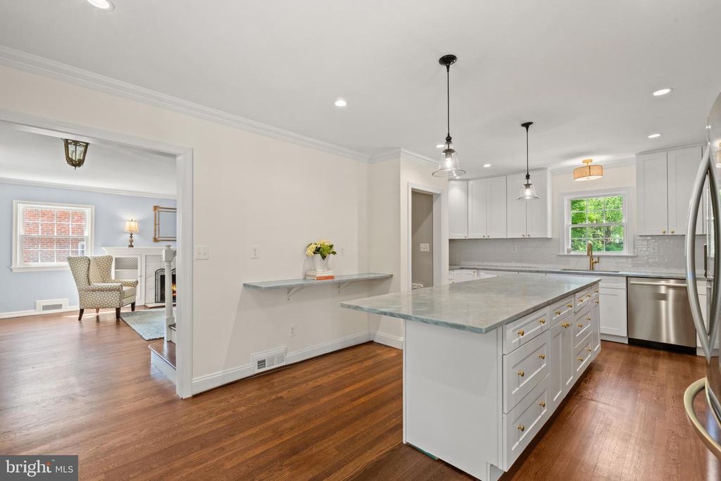 Image 11 of property listing at 10208 EDGEWOOD AVE, Silver Spring, MD 20901