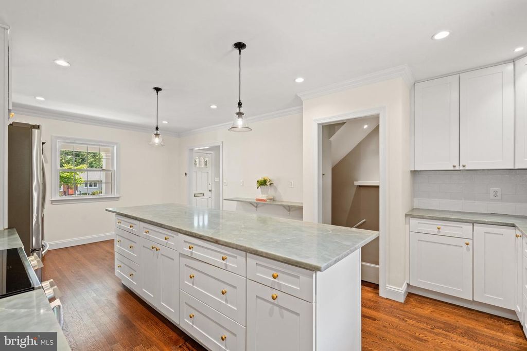 Image 12 of property listing at 10208 EDGEWOOD AVE, Silver Spring, MD 20901