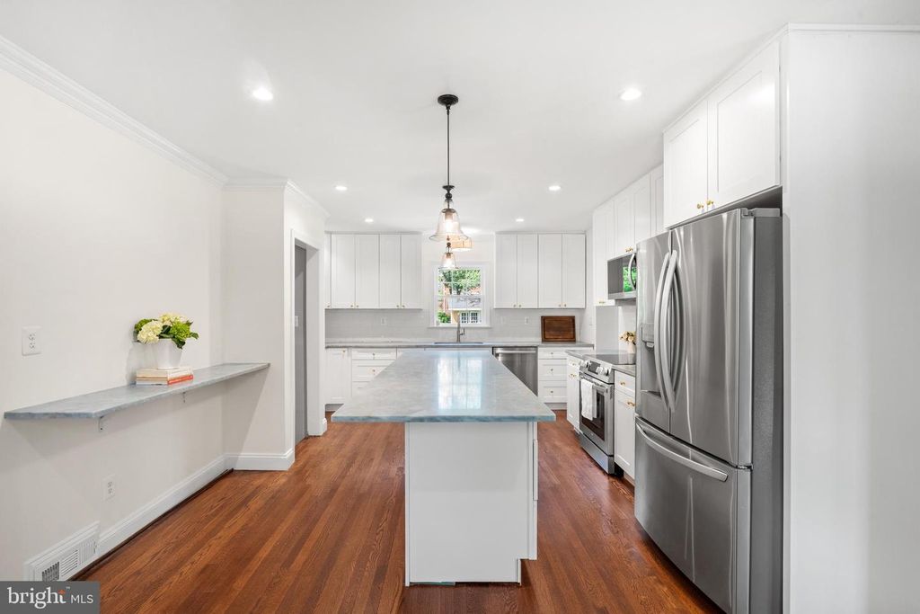 Image 14 of property listing at 10208 EDGEWOOD AVE, Silver Spring, MD 20901