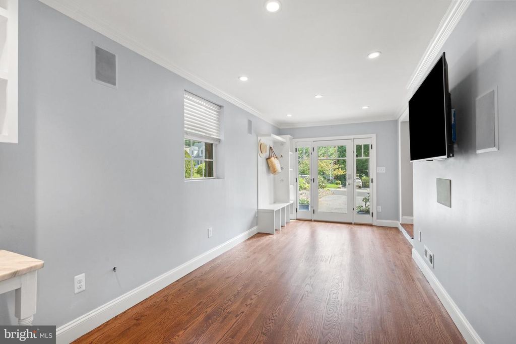 Image 15 of property listing at 10208 EDGEWOOD AVE, Silver Spring, MD 20901