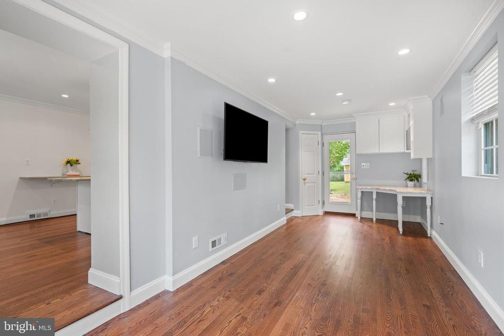Image 16 of property listing at 10208 EDGEWOOD AVE, Silver Spring, MD 20901