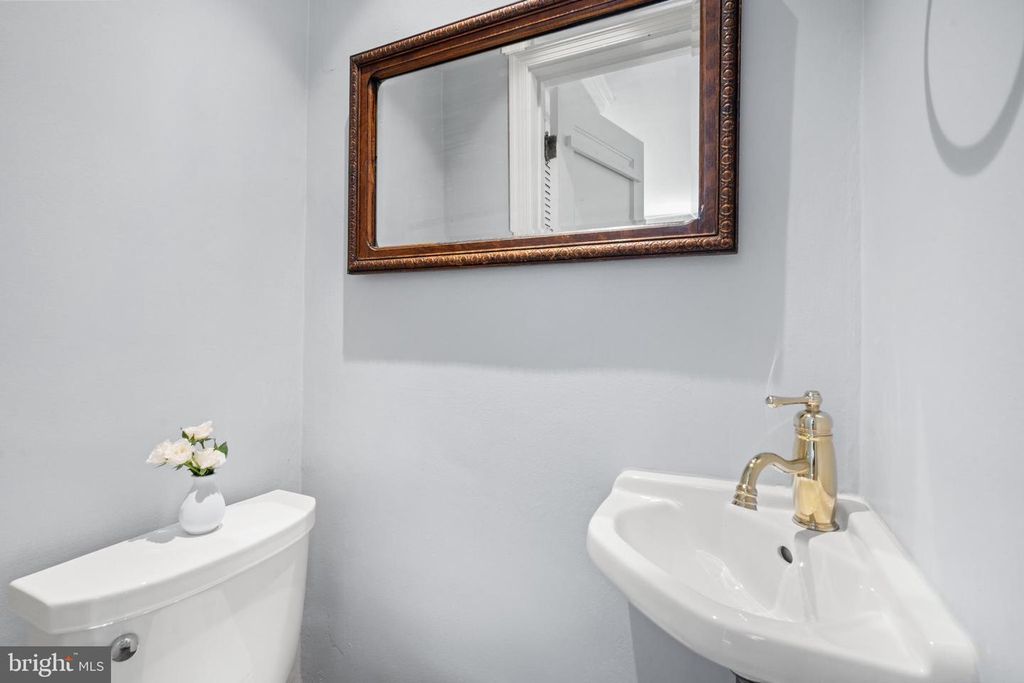 Image 17 of property listing at 10208 EDGEWOOD AVE, Silver Spring, MD 20901