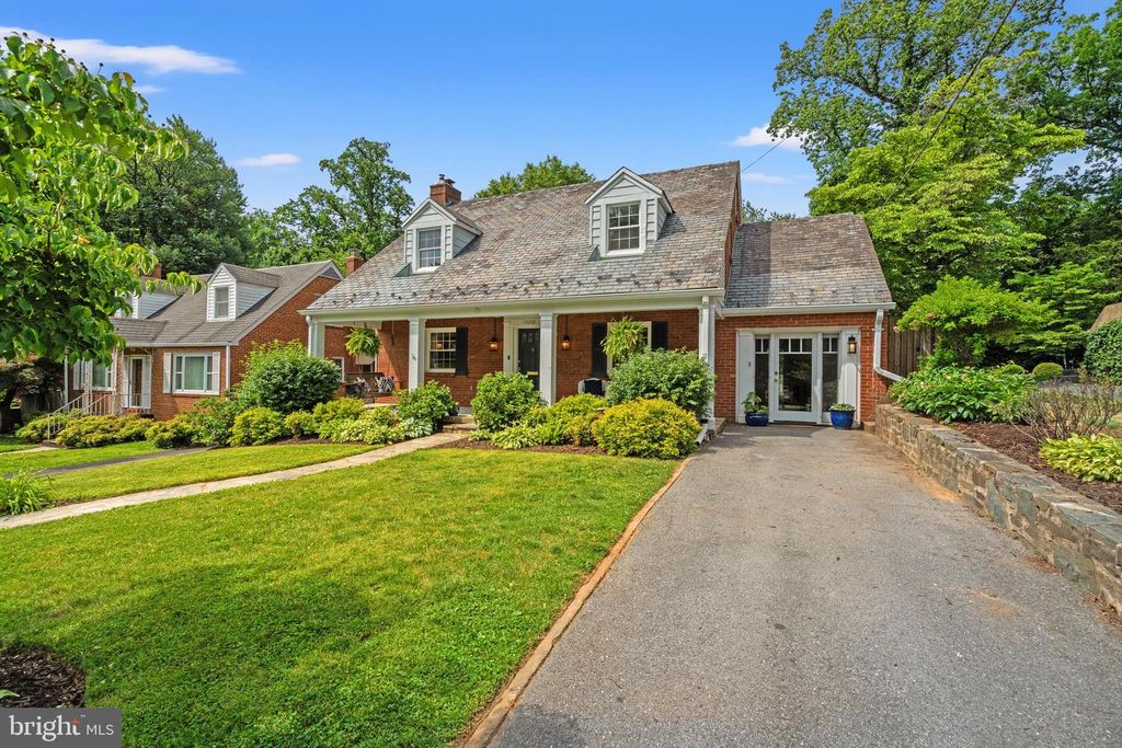 Image 2 of property listing at 10208 EDGEWOOD AVE, Silver Spring, MD 20901
