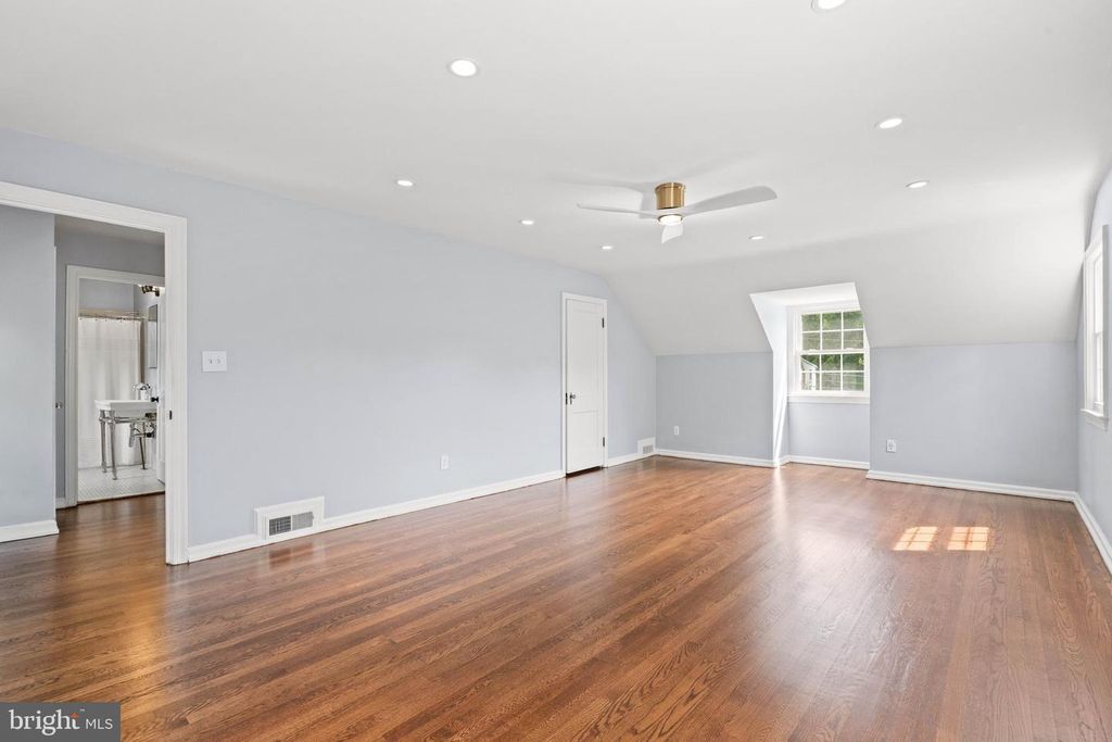 Image 20 of property listing at 10208 EDGEWOOD AVE, Silver Spring, MD 20901