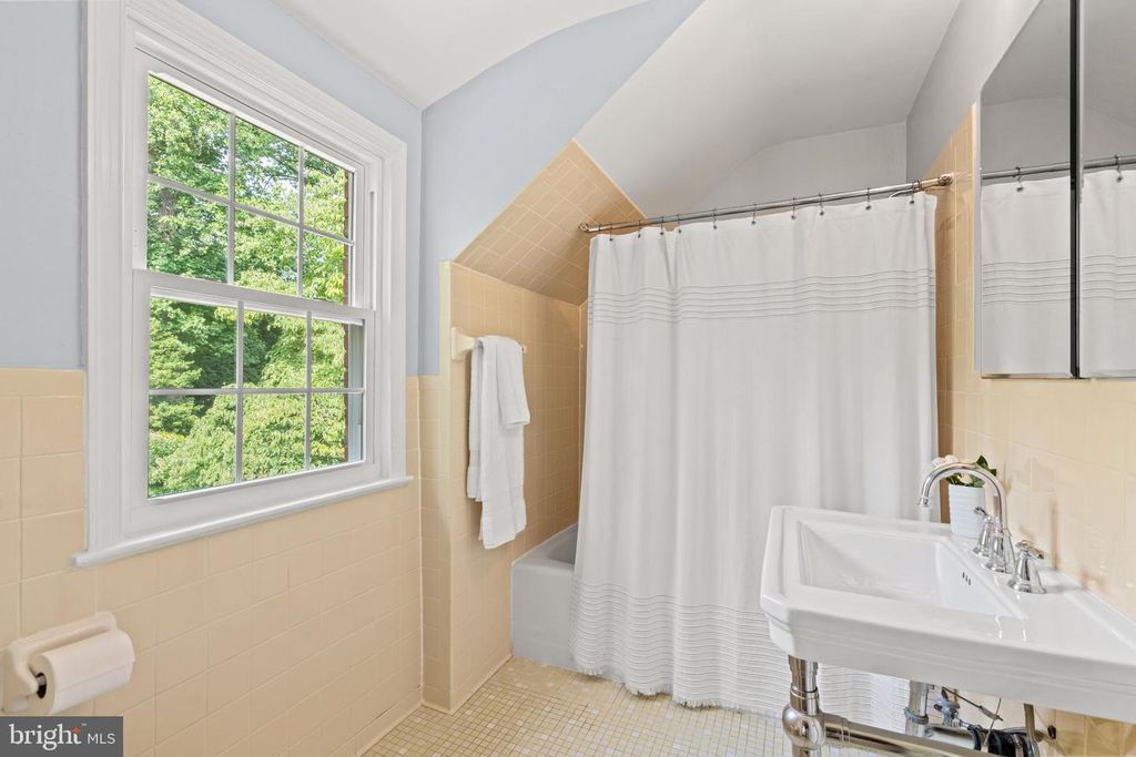 Image 25 of property listing at 10208 EDGEWOOD AVE, Silver Spring, MD 20901